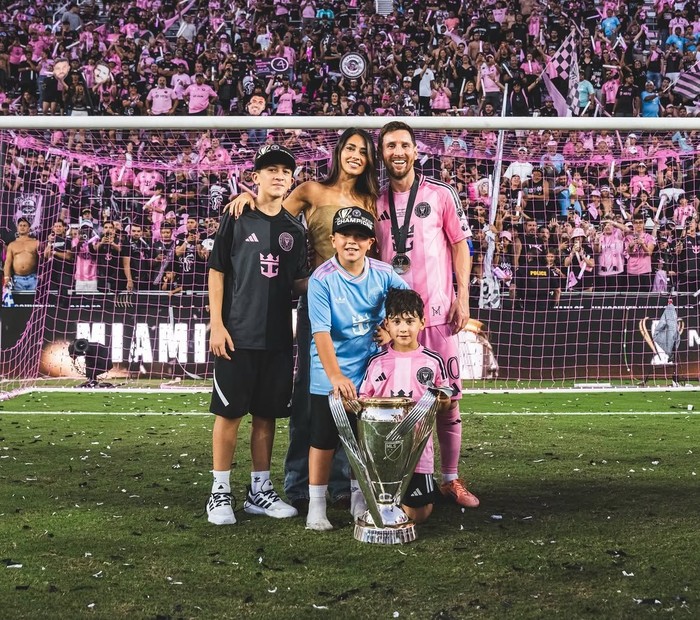 Potret bucin Lionel Messi ke sang istri, Antonela Roccuzzo