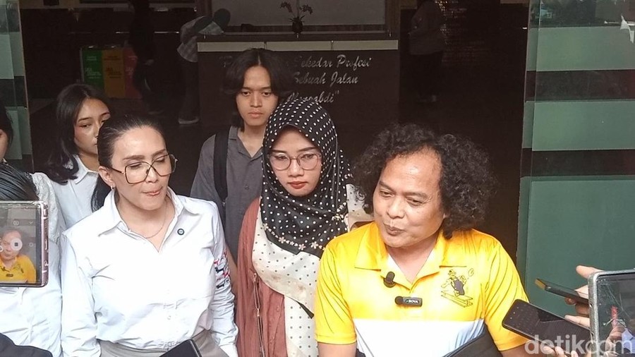 Mantan ART Erin&comma; Herawati&comma; di Polres Jaksel&comma; Kamis &lpar;9&sol;7&sol;2026&rpar;&period;