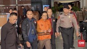 KPK melakukan penahanan selama 20 hari pertama terhitung mulai hari ini terhadap mantan Sekretaris Jenderal MPR RI periode 2019-2021 Ma’ruf Cahyono dalam kasus dugaan penerimaan gratifikasi terkait pengadaan barang dan jasa di lingkungan MPR.