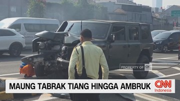 VIDEO: Maung Tabrak Tiang Hingga Ambruk
