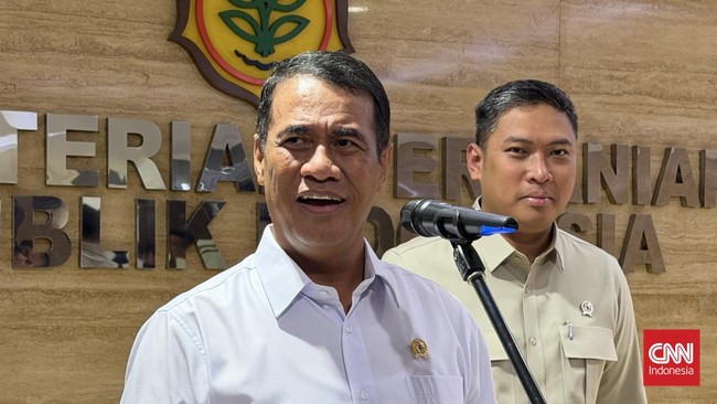 Menteri Pertanian (Mentan) Andi Amran Sulaiman merespons video viral yang memperlihatkan seorang petani di Kabupaten Tuban, Jawa Timur, menumpang drone pertanian berukuran besar untuk pulang-pergi ke sawah.