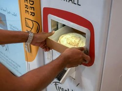 Tak Ingin Warga Tidur Kelaparan, Emir Dubai Sediakan Mesin Roti Gratis 24 Jam