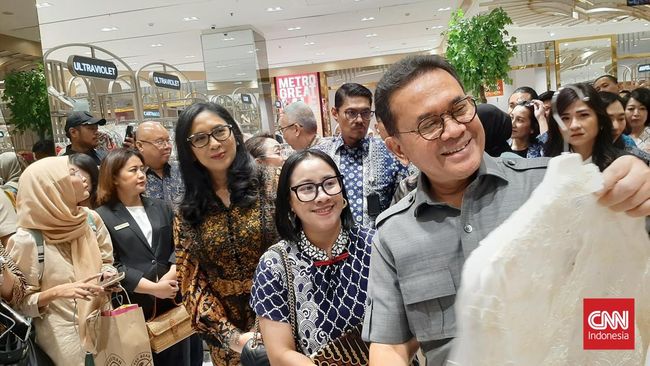 Ada 11 brand UMKM yang kini bisa dibeli di METRO. Masuknya berbagai produk UMKM ini tak lepas dari kolaborasi METRO dan Kementerian Perdagangan.