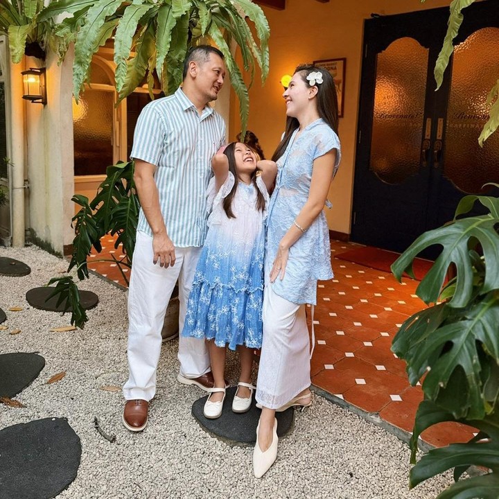 <p>Artis Olivia Jensen resmi menikah dengan Arief Purnama pada tahun 2014. Dari pernikahan ini, keduanya dikaruniai seorang anak perempuan yang diberi nama Aurora Jensen Purnama. (Foto: Instagram @oliviajensen)</p>