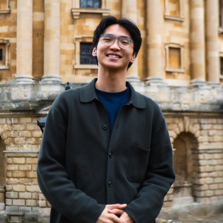 <p>Selama menempuh pendidikan di University of Oxford, Azka juga pernah meraih beberapa penghargaan yang membanggakan. Ia pernah meraih satu medali emas dan satu medali silver di British Physics Olympiad tahun 2023. Tak hanya itu, Azka juga pernah mendapatkan medali emas di Royal Society of Chemistry UK Olympiad 2023. (Foto: Instagram @brother_azka)</p>