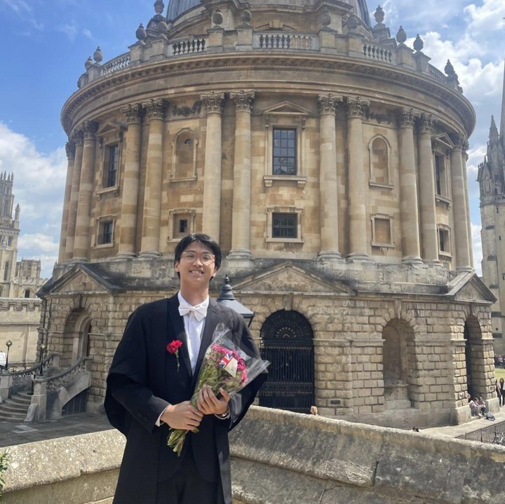 <p>Kemunculan Azka di acara ini menjadi perbincangan lantaran prestasi yang diraihnya selama berkuliah di University of Oxford. Menurut informasi, Azka meraih predikat First-Class Honours, atau Grade Point Average (GPA) sempurna 4.00/4.00. (Foto: Instagram @brother_azka)</p>
