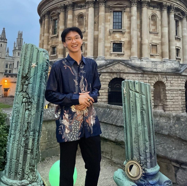 <p>Sosok pemuda berbakat, Azka Adziman, tengah mencuri perhatian usai bergabung sebagai peserta Clash of Champions Season 3. Azka adalah mahasiswa dari universitas top dunia, yakni University of Oxford di Inggris. (Foto: Instagram @brother_azka)</p>