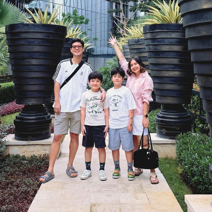 <p>Putri Titian termasuk salah satu aktris yang kini fokus membangun keluarga bersama sang suami, Junior Liem. (Foto: Instagram @putrititian)</p>