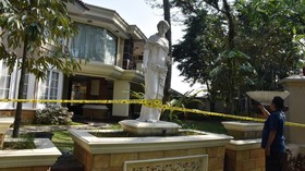 Polisi tengah mendalami kepemilikan rumah di Parahyangan Golf 2, Sentul, Kabupaten Bogor yang turut digeledah terkait tiga kasus korupsi.
