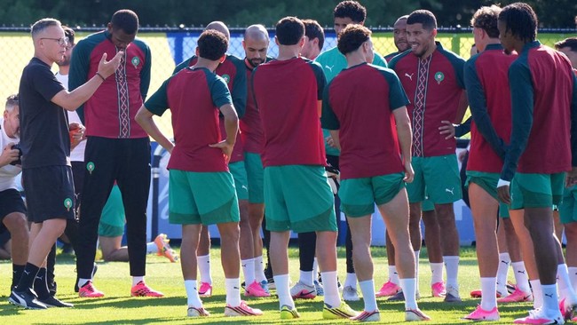Soccer Football - FIFA World Cup 2026 - Morocco Training - New England Revolution Training Centre, Foxborough, Massachusetts, U.S. - July 8, 2026 Morocco coach Mohamed Ouahbi with players during training IMAGN IMAGES via Reuters/David Butler Ii