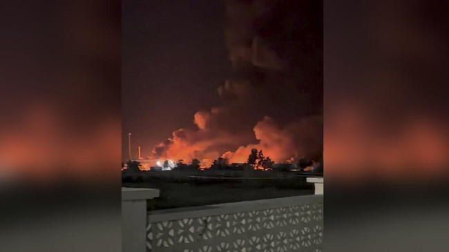 Smoke rises from a port, near Strait of Hormuz, following a U.S. strike in Kuhestak, Hormozgan Province, Iran, July 8, 2026, in this screengrab obtained from a social media video. Social Media/via REUTERS  THIS IMAGE HAS BEEN SUPPLIED BY A THIRD PART