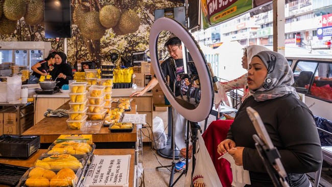 FOTO: Tsunami Durian di Malaysia, Musang King Dijual Harga Miring