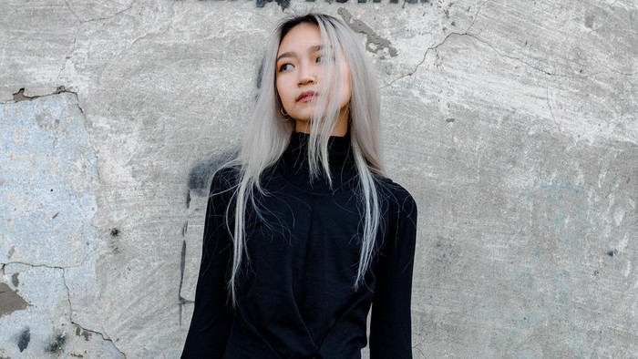 3 Ciri Kepribadian Orang yang Suka Pakai Baju Warna Hitam Menurut Ilmu Psikologi