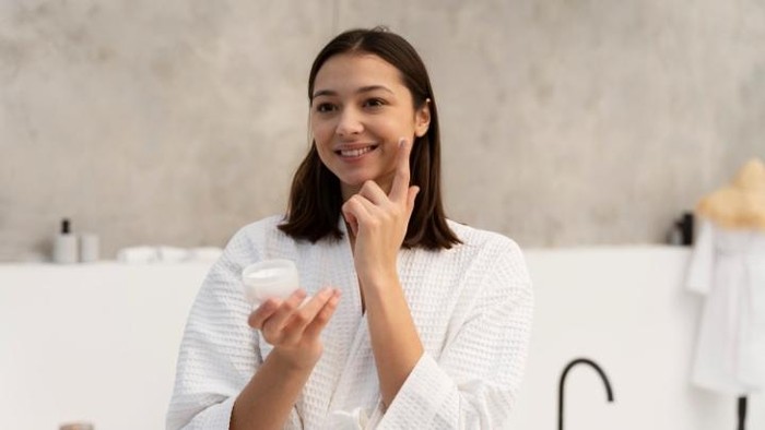 Kenali Bahan Skincare yang Tidak Boleh Dipakai Bersamaan, Jangan Asal Layering!