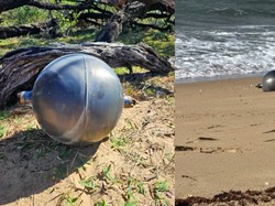 6 Bola Misterius Ditemukan di Pantai Australia, Ternyata Sampah Luar Angkasa