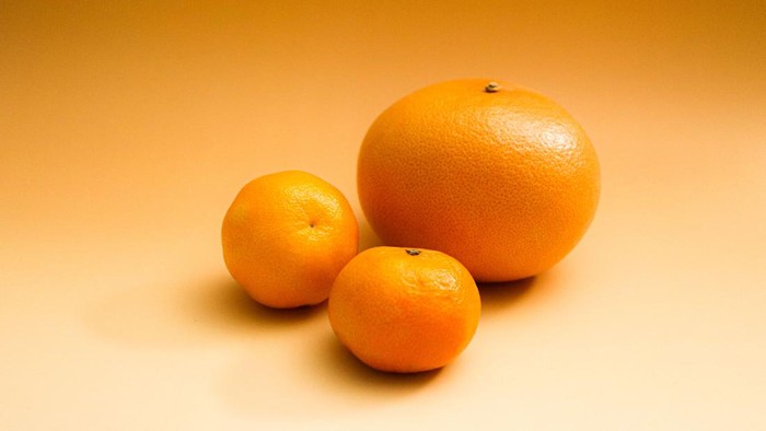 Buah sitrus, seperti jeruk, mengandung serat dan tinggi vitamin C