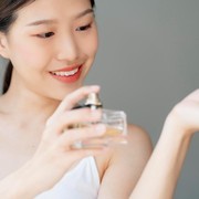 5 Cara Membuat Parfum jadi Tahan Lama saat Cuaca Panas