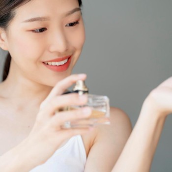 5 Cara Membuat Parfum jadi Tahan Lama saat Cuaca Panas