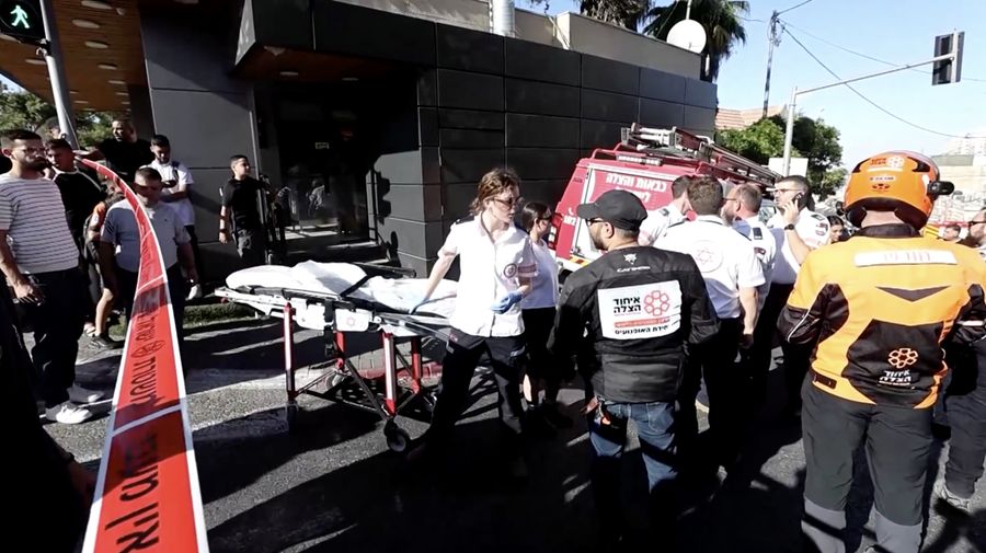 Empat belas wanita dievakuasi dari sebuah salon kecantikan di Yerusalem, Israel, pada Rabu (8/7), setelah diduga mengalami keracunan nan menyebabkan gangguan kesadaran.