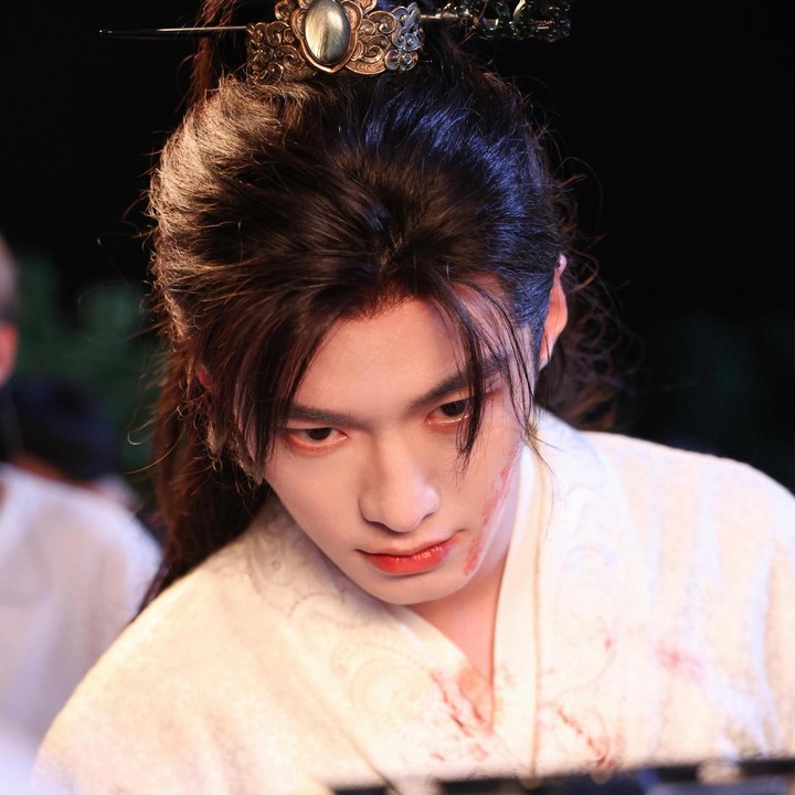 <p>Bunda yang suka nonton drama China mungkin sudah tidak asing lagi dengan aktor tampan yang satu ini. He Yu kembali menjadi sorotan lewat drama China terbaru berlatar sejarah, <em>Blossoms of Power.</em> (Foto: Instagram @1k_happy)</p>