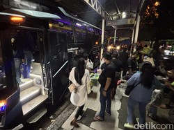 Terminal Purabaya Dipadati Ribuan Penumpang Selama Libur Sekolah