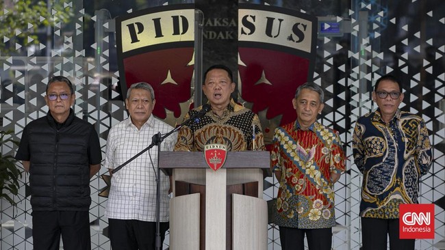 Jaksa Agung Muda Bidang Tindak Pidana Khusus, Febrie Adriansyah memerikan keterangan pers di Gedung Bundar, Kejaksaan Agung, Jakarta, Jumat (10/8/2026). CNN Indonesia/Adi ibrahim