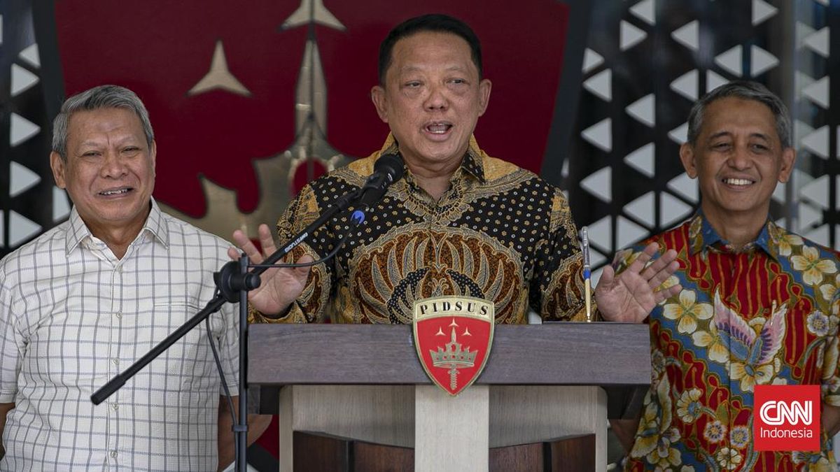 Jaksa Agung Muda Bidang Tindak Pidana Khusus, Febrie Adriansyah memerikan keterangan pers di Gedung Bundar, Kejaksaan Agung, Jakarta, Jumat (10/8/2026). CNN Indonesia/Adi ibrahim