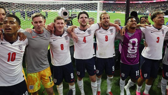 Soccer Football - FIFA World Cup 2026 - Round of 16 - Mexico v England - Estadio Azteca, Mexico City, Mexico - July 5, 2026 England's Declan Rice and teammates celebrate after the match REUTERS/Paul Childs
