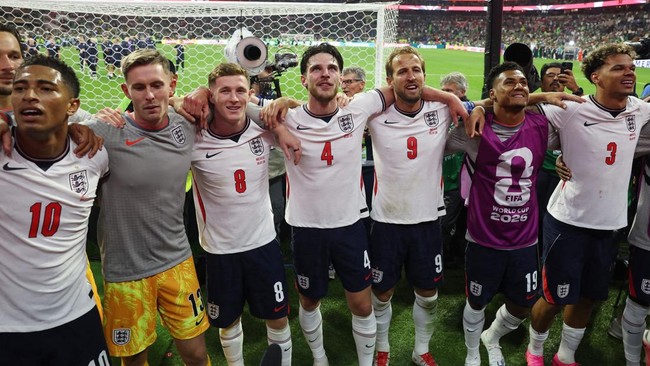 Soccer Football - FIFA World Cup 2026 - Round of 16 - Mexico v England - Estadio Azteca, Mexico City, Mexico - July 5, 2026 England's Declan Rice and teammates celebrate after the match REUTERS/Paul Childs