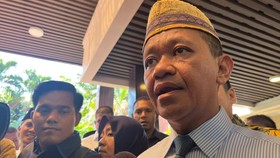 Menteri ESDM Bahlil Lahadalia tiba di kediaman Rachmat Gobel di kawasan Jalan Soepomo, Jakarta, Jumat (10/7/2026).