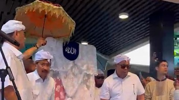 Momen Pelepasan Jenazah almarhum Rachmat Gobel ke TMP Kalibata