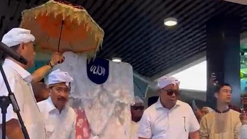 Momen Pelepasan Jenazah almarhum Rachmat Gobel ke TMP Kalibata