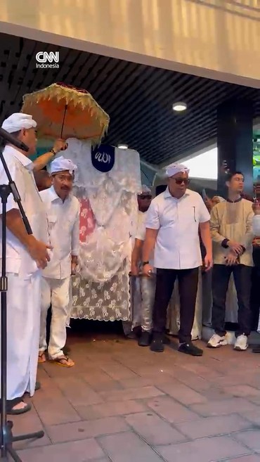 Momen Pelepasan Jenazah almarhum Rachmat Gobel ke TMP Kalibata