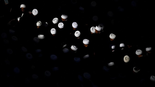 Clerics wait to hold prayers over the coffin of Iran's slain supreme leader Ali Khamenei at Imam Ali Shrine in Najaf on July 8, 2026, before it was carried on to the Iraqi holy city of Karbala. Crowds thronged the streets of Najaf on July 8 as the co