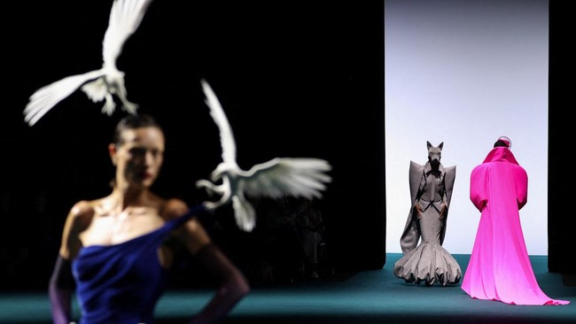 Models present creations by Robert Wun for the Women Haute Couture Fall/Winter 2026-2027 collection as part of the Paris Fashion Week, in Paris, on July 8, 2026. (Photo by Behrouz MEHRI / AFP)