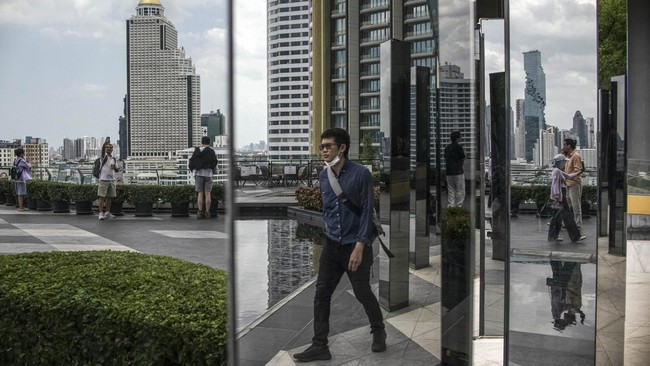 People take photos and visit the art installation 'Infinity Forest' by the New York-based design studio SOFTlab on Napalai terrace at Iconsiam mall in Bangkok on July 8, 2026. (Photo by Amaury PAUL / AFP)