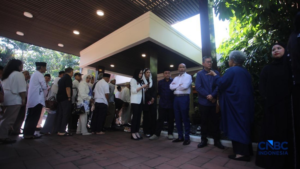 Pelayat Padati Rumah Duka Rachmat Gobel, Antre Beri Penghormatan