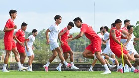 Sejumlah pesepak bola Timnas Indonesia mengikuti sesi latihan di Training Center Bali United, Pantai Purnama, Gianyar, Bali, Jumat (10/7/2026). Timnas Indonesia menjalani pemusatan latihan di Bali sebagai persiapan menjelang Piala AFF 2026. ANTARA FO