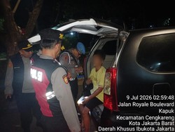 Polisi Gelar Razia di Cengkareng Jakbar, 2 Pria Bawa Narkoba Ditangkap