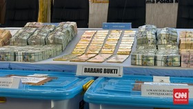 Polri telah menggeledah 13 lokasi dan menyita berbagai barang bukti terkait penyidikan kasus dugaan korupsi hingga tindak pidana pencucian uang.