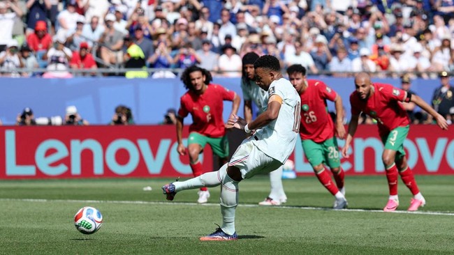Soccer Football - FIFA World Cup 2026 - Quarter Final - France v Morocco - Boston Stadium, Foxborough, Massachusetts, U.S. - July 9, 2026 France's Kylian Mbappe has his penalty saved by Morocco's Yassine Bounou REUTERS/Paul Childs     TPX IMAGES OF T