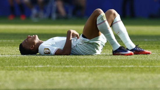 Soccer Football - FIFA World Cup 2026 - Quarter Final - France v Morocco - Boston Stadium, Foxborough, Massachusetts, U.S. - July 9, 2026 France's Kylian Mbappe down injured REUTERS/Jeenah Moon