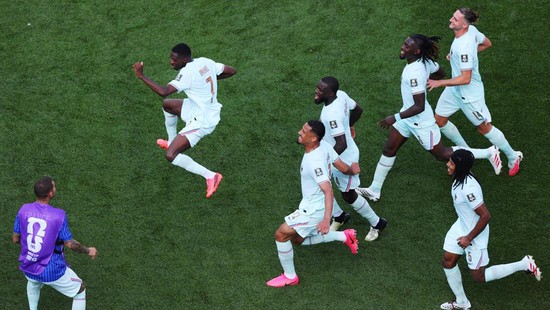 Sejak 1998, Prancis selalu lolos ke babak final setiap mencapai semifinal Piala Dunia.