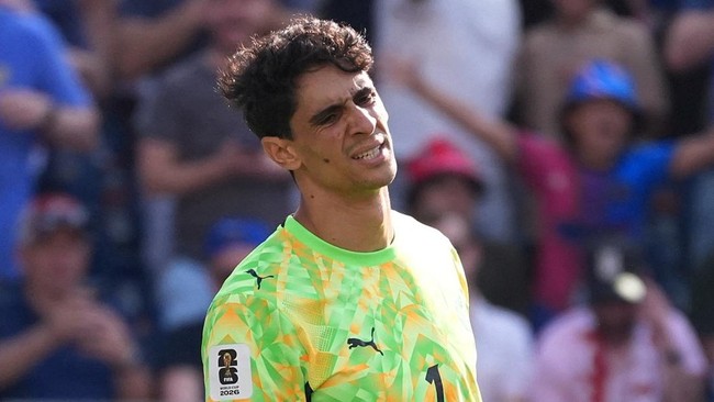 Soccer Football - FIFA World Cup 2026 - Quarter Final - France v Morocco - Boston Stadium, Foxborough, Massachusetts, U.S. - July 9, 2026 Morocco's Yassine Bounou looks dejected after France's Ousmane Dembele scored their second goal IMAGN IMAGES via