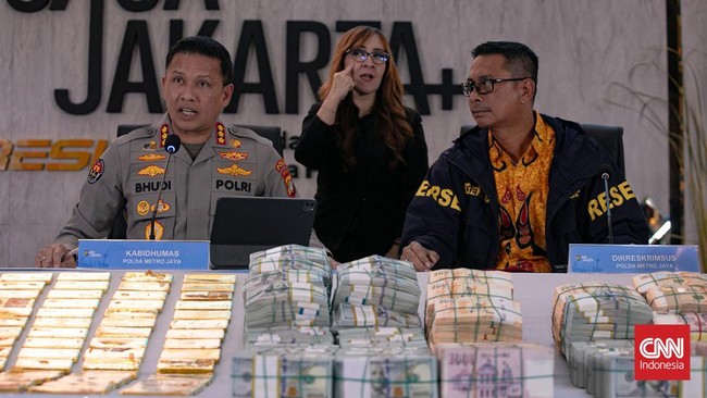 Penyidikan dugaan kasus korupsi batu bara, ASABRI, dan Krakatau Steel di Polda Metro Jaya.