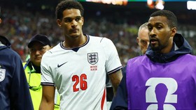 Soccer Football - FIFA World Cup 2026 - Round of 16 - Mexico v England - Estadio Azteca, Mexico City, Mexico - July 5, 2026 England's Jarell Quansah looks dejected as he comes off the pitch after he is given a red card by the referee after a VAR revi