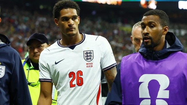 Soccer Football - FIFA World Cup 2026 - Round of 16 - Mexico v England - Estadio Azteca, Mexico City, Mexico - July 5, 2026 England's Jarell Quansah looks dejected as he comes off the pitch after he is given a red card by the referee after a VAR revi