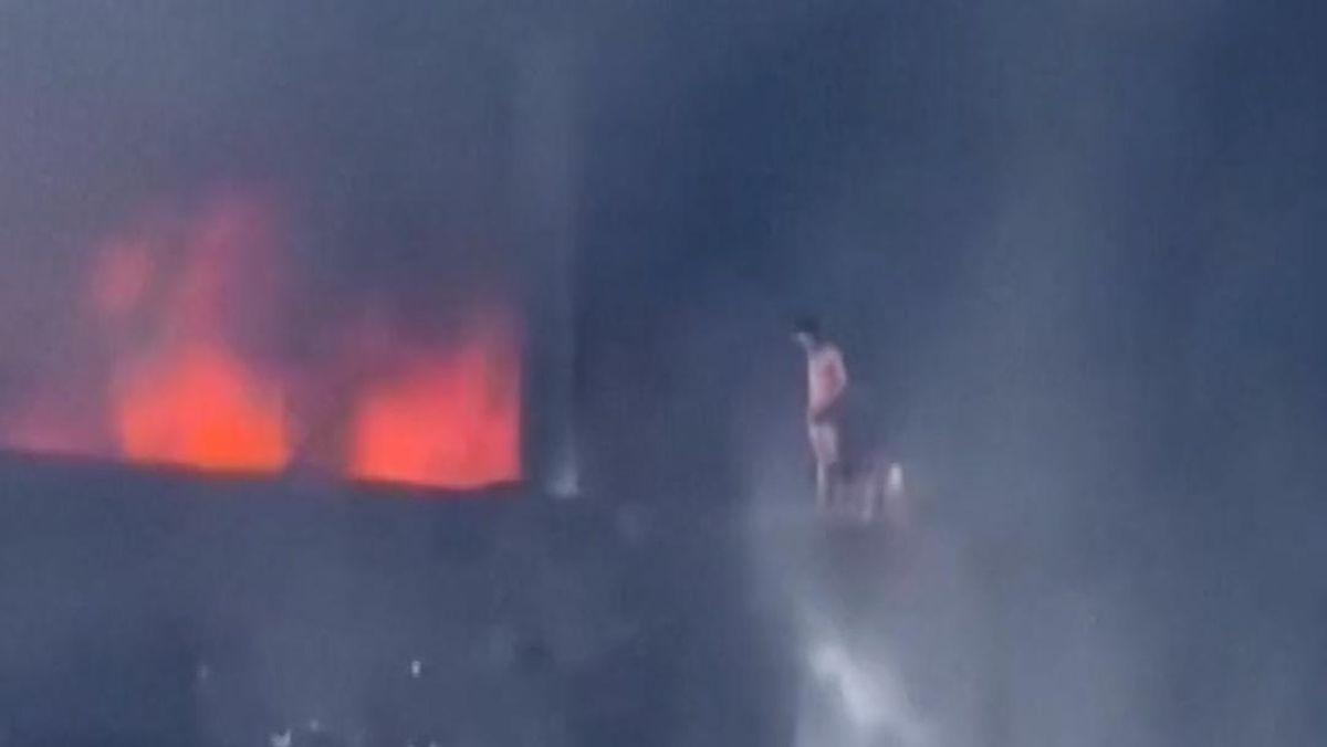 Pabrik Sepatu di China Terbakar, 28 Orang Tewas dan Banyak Terjebak di Atap