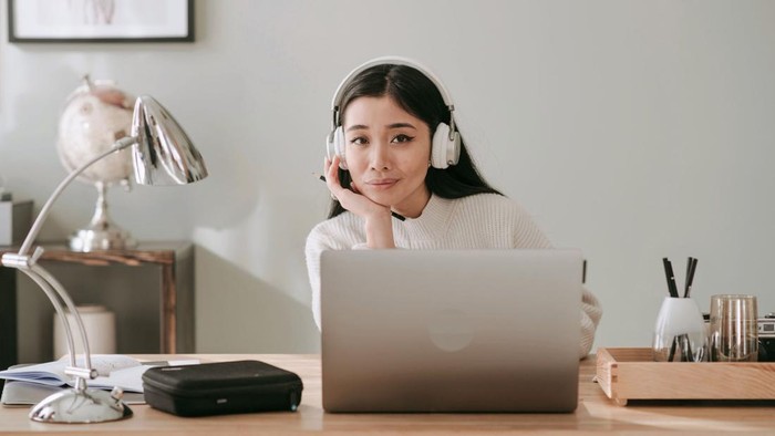 Baterai Sosial Habis di Kantor? Ini 5 Tips Micro-Recharge untuk Introvert