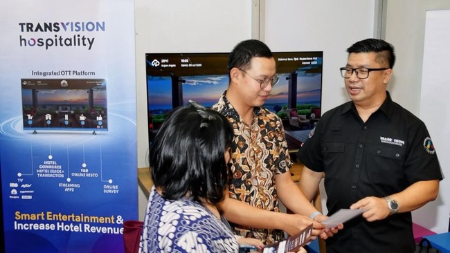 Di tengah ketatnya persaingan industri hospitality, Transvision menghadirkan Transvision Hospitality sebagai solusi TV Hospitality terintegrasi yang siap meningkatkan pengalaman menginap tamu Anda. Layanan premium ini mengkombinasikan siaran TV lokal